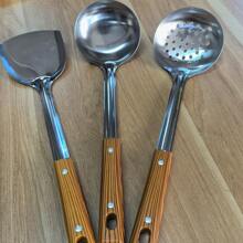 Juego de utensilios de cocina de acero inoxidable con mango de grano de madera simple para el hogar, incluye espátula, cacerola, paleta, colador, almohadilla resistente al calor, cocina, regalo de Navidad - Multicolor - Ver 4