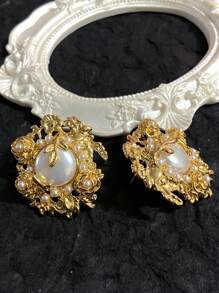 Pendientes de botón con flor vintage multicapa exagerada de perlas falsas de estilo barroco retro y de alta gama, adecuados para uso diario y de fiesta, regalo para el Día de San Valentín, Madre, Día de la Madre