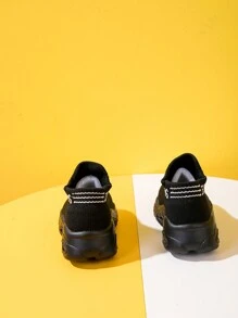 儿童高帮运动鞋，新款透气网眼面料，舒适防滑，时尚发光鞋，黑色易于清洁，轻便一脚蹬，适合男孩和女孩 - 黑色 - 查看 8