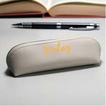 Petite trousse à crayon personnalisée pour la rentrée des classes, cadeau de remerciement pour l'enseignant, nouveau assistant d'enseignement, étui à crayon cadeau de remise des diplômes pour étudiant garçons filles, sac scolaire, accessoire de bureau, mini sac cosmétique ou trousse à crayon, porte-pinceau de maquillage personnalisé, cadeau personnalisé pour elle - Beige - Voir 2