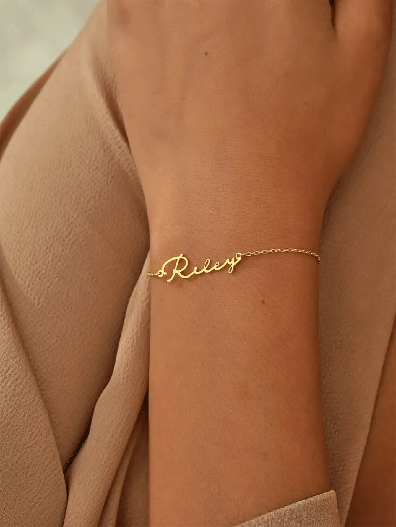 1 buc. Brățări cu nume personalizate pentru femei Brățară cu nume de fonturi în stil artistic personalizat Femei Bijuterii pentru fete Oțel inoxidabil Culoare aur Plăcuță personalizată Brățară cu lanț reglabil Cadou de Ziua Îndrăgostiților Cadouri unice de aniversare