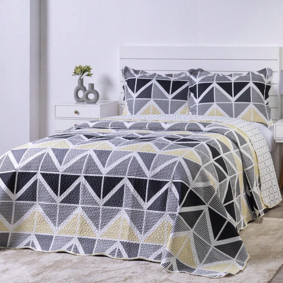 Boutis Ultrasonic Double-Sided 3-Piece Bed Cover Quilt Kit With Pillow Holder - Triangles - View 1