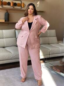 Conjunto Alfaiataria luxo no tecido Maran com Blazer e calça social com detalhe de botões encapados com coroa dourada