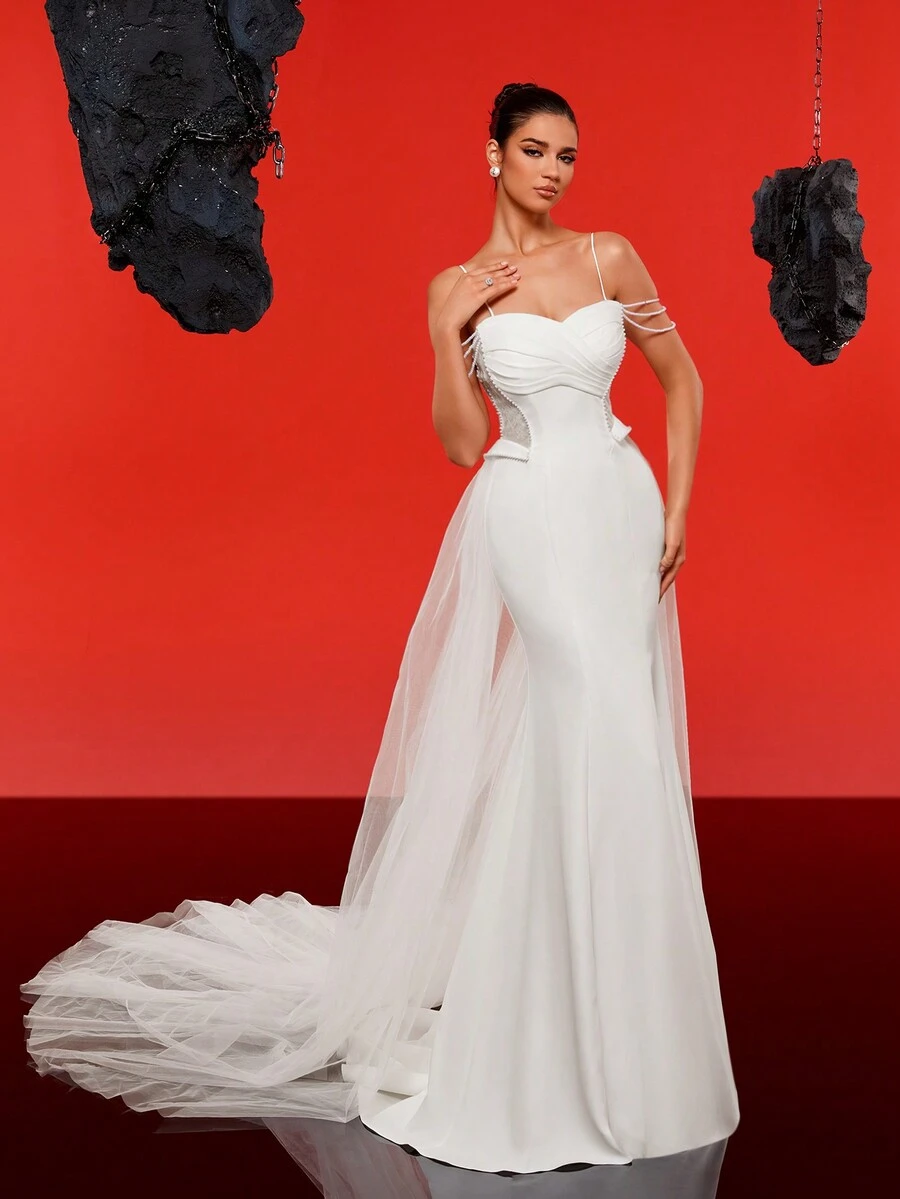 Vestido de novia minimalista y elegante de estilo sirena con tirantes finos y perlas sintéticas, vestido de novia blanco