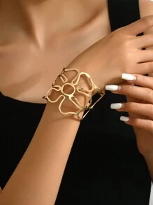 سوار يد أنيق فاخر بتصميم بسيط وشخصي مع نقش زهري مجوف، زخرفة من الراين، تصميم غير متماثل، مناسب للحفلات والأعياد والخروجات والتنقلات والهدايا والمناسبات الرومانسية والزفاف، قطعة واحدة - نموذج نمط جوفاء - مشاهدة 2