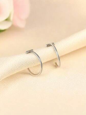 2 st läppringar i punkstil utan piercing, silver, moderiktiga och unika läppringar