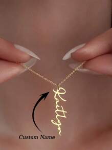 1 件女士定制名字项链个性化垂直字母吊坠金色链条颈链不锈钢首饰夏季度假配饰礼物定制英文字母名字项链 - 金色 - 查看 2