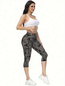 Mallas capri de entrenamiento de talle alto estampadas para mujer con bolsillos y control de abdomen - Negro - Ver 5