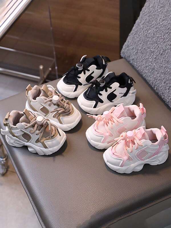 A Pair Of Little Girls And Boys Soft Bottom Non-Slip Mesh Breathable Lightweight Hook And Loop Fashionable Outdoor Daddy Sports Shoes Suitable For Spring And Autumn
