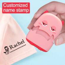 Personalisierter Namens-Stempel für Kleidung - süßes Monster Design, wasserfest und waschbar, perfekt zum Beschriften von T-Shirts, Rucksäcken und anderen persönlichen Gegenständen, einfach zu benutzen, ideales Geschenk für ihn, sie, Freund, Freundin, Familie, Kinder, Mitarbeiter zu Jahrestagen, Geburtstagen, Hochzeiten, Weihnachten, Herbst, Schule, Büro/Geschäft, Schulanfang