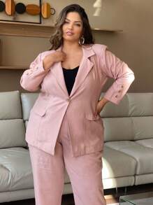 Conjunto Alfaiataria luxo no tecido Maran com Blazer e calça social com detalhe de botões encapados com coroa dourada