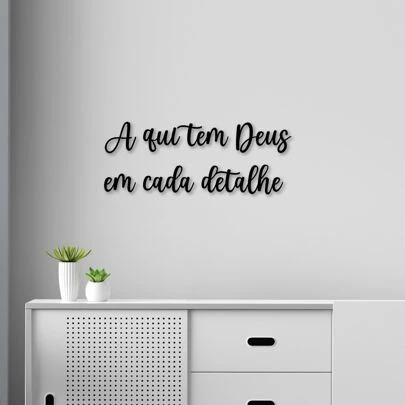 Letreiro Quadro de Parede Auto-Colante em MDF 3mm Aqui Tem Deus em Cada Detalhe Preto