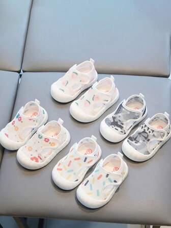 1對可愛的花紋透氣網狀設計防滑扁平底女童學步鞋沙灘鞋，適用於戶外活動