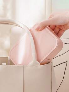 1 件大容量珠宝盒，便携式珠宝收纳盒，迷你珠宝收纳盒，珠宝展示盒，多功能收纳盒，具有防尘和抗氧化功能，适用于戒指、耳环、项链、口红、手表、手链、胸针、发夹、眼影盘，是送给女性、女孩、朋友和家人的绝佳礼物