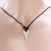 1pc Authentic Style Shark Tooth Necklace - Rustic Wooden Beads And Durable Rope, Meticulously Carved Bone Imitation, Suitable For Men And Women Fashion Accessories