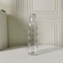 Botella de agua de plástico de gran capacidad con estampado de mariposa y escala de medición, adecuada para la hidratación diaria
