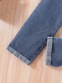 Conjunto de sudadera de forro polar con estampado de corazón y jeans de mezclilla para niños pequeños - Blanco - Ver 6