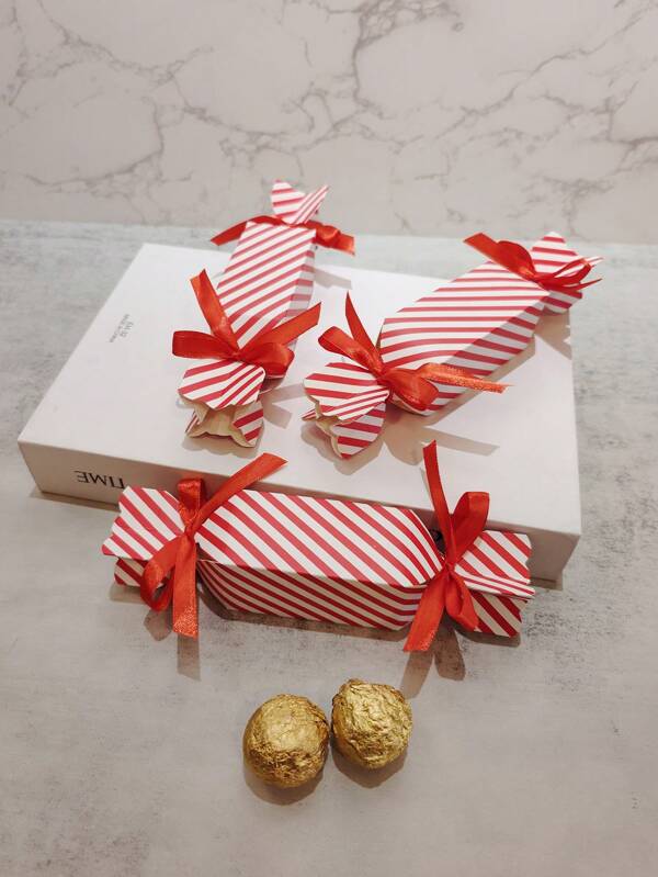50 حبة صندوق حلوى مع 50 شريط، لصناديق هدايا عيد الميلاد، حلوى DIY، شوكولاتة، بسكويت، صناديق هدايا زخرفية، مناسبة لعيد الميلاد، حفلات الزفاف، علب تعبئة ورقية إبداعية، عيد الميلاد