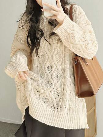 圆领纯白色超大休闲毛衣，日常穿着