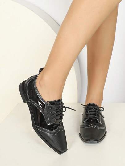 Scarpe flat donna stile vintage britannico con allacciatura, in patchwork nero con punta quadrata