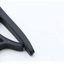 Gitarre Ukulele Kapo Plektrum 3-in-1 Kapo Ukulele Saitenwechsler Clip, Gitarrenakkord Presser, Gitarrensaite, E-Bass