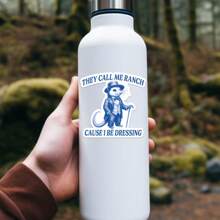 1 件他们叫我牧场因为我穿衣服贴纸 - 搞笑负鼠设计 - 非常适合 Z 世代模因爱好者 - 讽刺引语贴纸 - 非常适合装饰笔记本电脑、水瓶和汽车 - 高品质乙烯基贴花 - 适合 Z 世代的奇怪和愚蠢贴纸 - 送给朋友和家人的绝佳礼物 - 彩色 - 查看 3