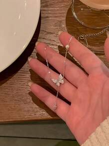 1 件优雅蝴蝶吊坠项链，精致简约设计颈链