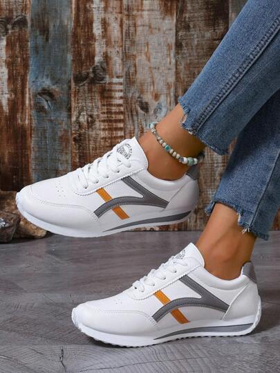 Sportskor med snörning för kvinnor, moderiktiga, mångsidiga, mjuka och bekväma vita skor, lämpliga för löpning och promenader utomhus