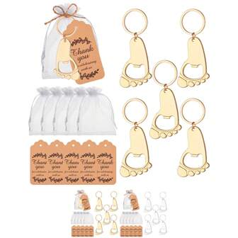 5 套足迹钥匙扣开瓶器礼品套装包括 5 个开瓶器、5 个纱袋和 5 个感谢标签，适用于生日派对装饰用品、宾客纪念品、性别揭示礼物