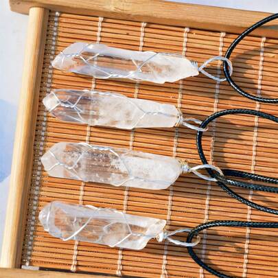 Får dig att må bättre: 1 st naturligt genomskinligt kvartskristallhalsband, råkristallhänge, kristallläkande smycken, födelsedagssten för lejonet och jungfrun, andlig helande alla chakra, pargåvor, presenter till kvinnor, presenter till vänner, presenter till vänner, kristallgåvor, klasskamratpresent, Hjälper meditera och frigöra negativ energi