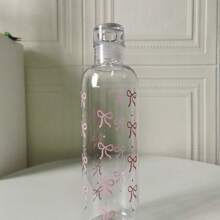 Botella de agua de plástico de gran capacidad con estampado de mariposa y escala de medición, adecuada para la hidratación diaria
