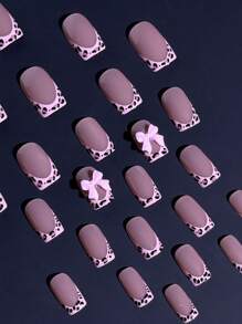 24片/套 短款亮面豹纹撞色蝴蝶结假指甲贴纸，适合学生、上班族、派对和日常佩戴。全覆盖式假指甲贴纸，美甲用品套装包含1片果冻胶和1把指甲锉，装饰你的指甲，提升你的时尚感。