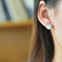 1 paire de boucles d'oreilles élégantes en fleur dorées en jaspe naturel, boucles d'oreilles en émeraude dorées anti-allergiques, boucles d'oreilles décoratives en jade naturel, style rétro simple, bijoux raffinés pour femmes, cadeau d'anniversaire, de fête des mères pour épouse, boîte-cadeau de luxe.