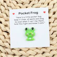 1 pieza/2 piezas/5 piezas Abrazo de rana de bolsillo: Tarjetas de felicitación de aliento y decoración lindas con abrazo de rana, amuletos de la suerte - "Regalos encantadores" para familia y amigos, regalos de amistad, regalos festivos, regalos de vuelta al colegio, mantener el amor y la intimidad, regalos duraderos para familia y amigos, excelente para cumpleaños, Navidad, Año Nuevo, Acción de Gracias, boda - Verde - Ver 4