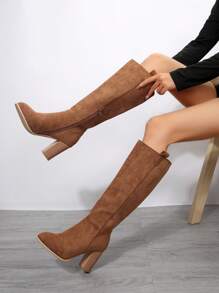 2024秋冬新款大码进口麂皮粗跟尖头侧拉链纯色高跟女马靴，配开衫，配毛衣，适合女士时尚靴子配开衫