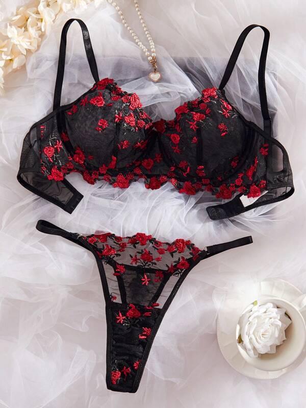 Conjunto de lencería con sujetador y pantie con bordado floral sexy para mujer