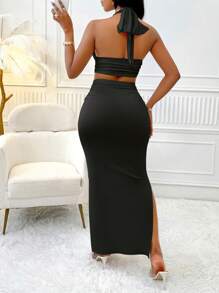 abyoxi Black Deep V-Neck Backless Tie-Up Cropped Tank Top Paired With Fitted Pleated Side Slit Maxi Skirt, Fashionable 2-Piece Set - Black - View 2