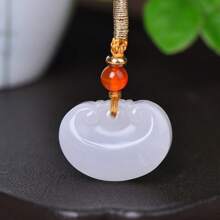 1 pieza Colgante de collar Ruyi de jade blanco natural, tallado a mano, guardián de la paz, collar de buena suerte y riqueza de moda, collar de pareja, cristal curativo, amuleto regalo, regalo para ella, regalo navideño, regalo de cristal de moda. (Caja de regalo con cordón)