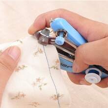 Mini Máquina De Costura Manual Portátil De Mão. - Azul - Visão 3