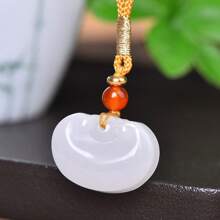 1 pieza Colgante de collar Ruyi de jade blanco natural, tallado a mano, guardián de la paz, collar de buena suerte y riqueza de moda, collar de pareja, cristal curativo, amuleto regalo, regalo para ella, regalo navideño, regalo de cristal de moda. (Caja de regalo con cordón)