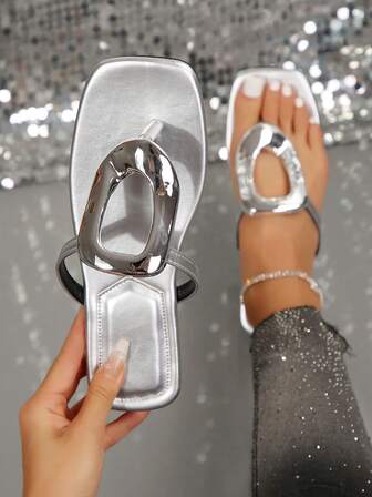 Women's Hollow Circle Decor Toe Post Flat Sandals, Silver, Lightweight & Fashionable For Summer Holiday