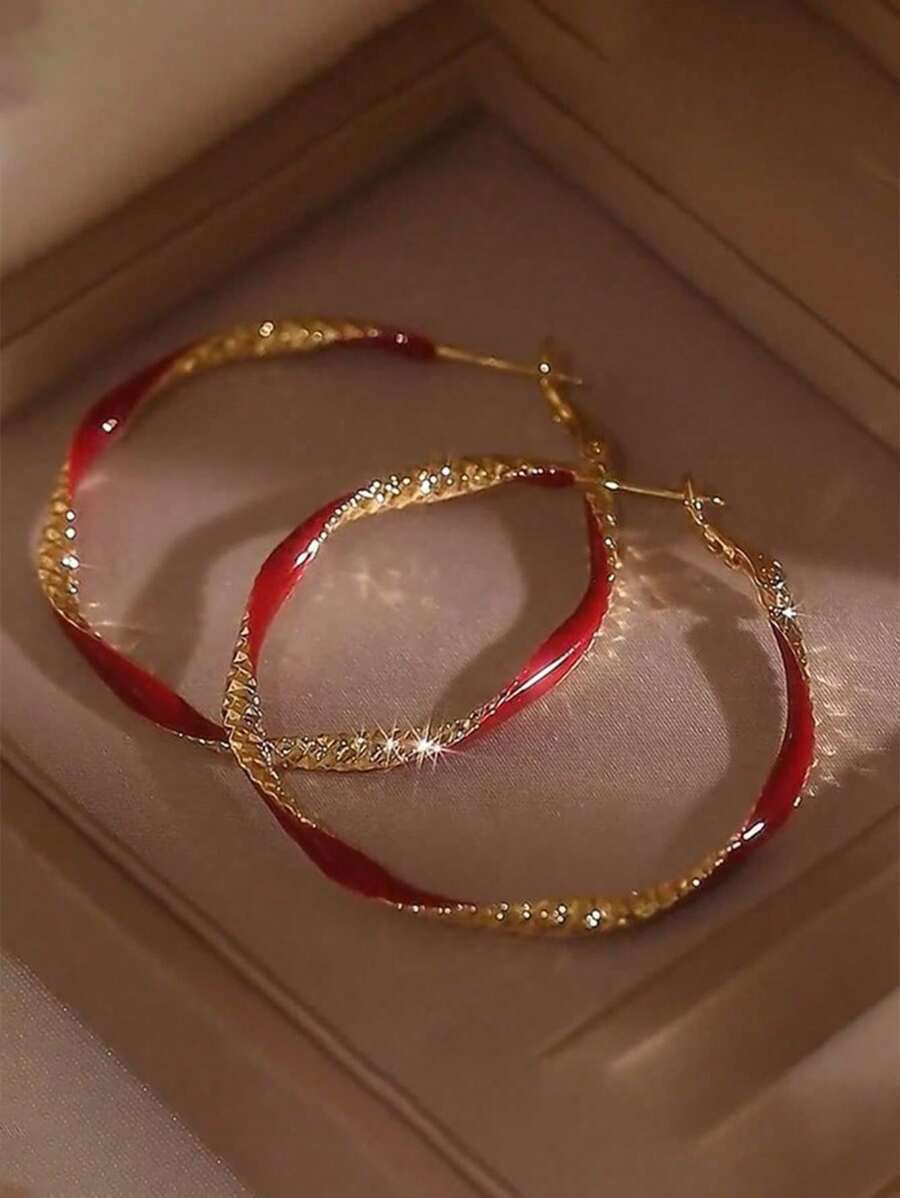 topshiny 1 Pair Of New Red Twisted Large Hoop Earrings For Women, Niche Design, Light Luxury High-End Earrings, Unique Exaggerated Earrings (Slight Color Difference May Exist Between Actual Product And Image Due To Photography Lighting And Angle) - Gold - View 1