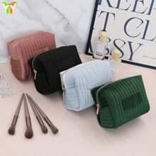 1pc Large Capacity Velvet Makeup Bag, 4-Colors Available, Portable Skincare Cosmetics Storage Organizer Makeup Organizer Makeup Storage Bag Mini Pouch Travel Small Makeup Case Accessories Make Up Holder Brush Bag Make Up Container Cosmetic Bag Travel Essentials Ladies Accessories Travelling Stuff Makeup Bags Makeup Pouch Make Up Pouch