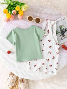 Conjunto de 2 piezas de niña bebé de verano con camiseta de manga corta y cuello redondo y pantalones cortos con tirantes con estampado de frutas y mariposas, look casual