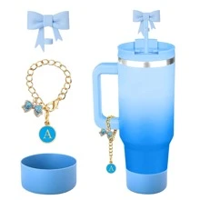 3 件套专为 30 和 40 盎司杯子配件设计，1 件可爱蝴蝶结硅胶吸管盖，1 件 A-Z 姓名 ID 字母手柄饰物，1 件闪亮杯套，个性化杯子装饰（蓝色）