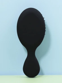 1 pieza Peine mini ovalado de plástico negro multifuncional, conveniente para uso en el hogar o al aire libre. Este peine tiene usos versátiles, adecuado para cepillar y peinar el cabello. Es una herramienta de peinado, así como un artículo imprescindible para peluquerías, salones de belleza, temporada de regreso a clases y viajes. Se puede usar para cepillar, peinar y crear diversos peinados. - Negro - Ver 6
