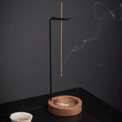 1个悬挂式香炉，创意线条香炉，适用于家居香氛和冥想，可装饰客厅、卧室、书房，也适合万圣节、神秘、秋季、冬季、节日等场合。