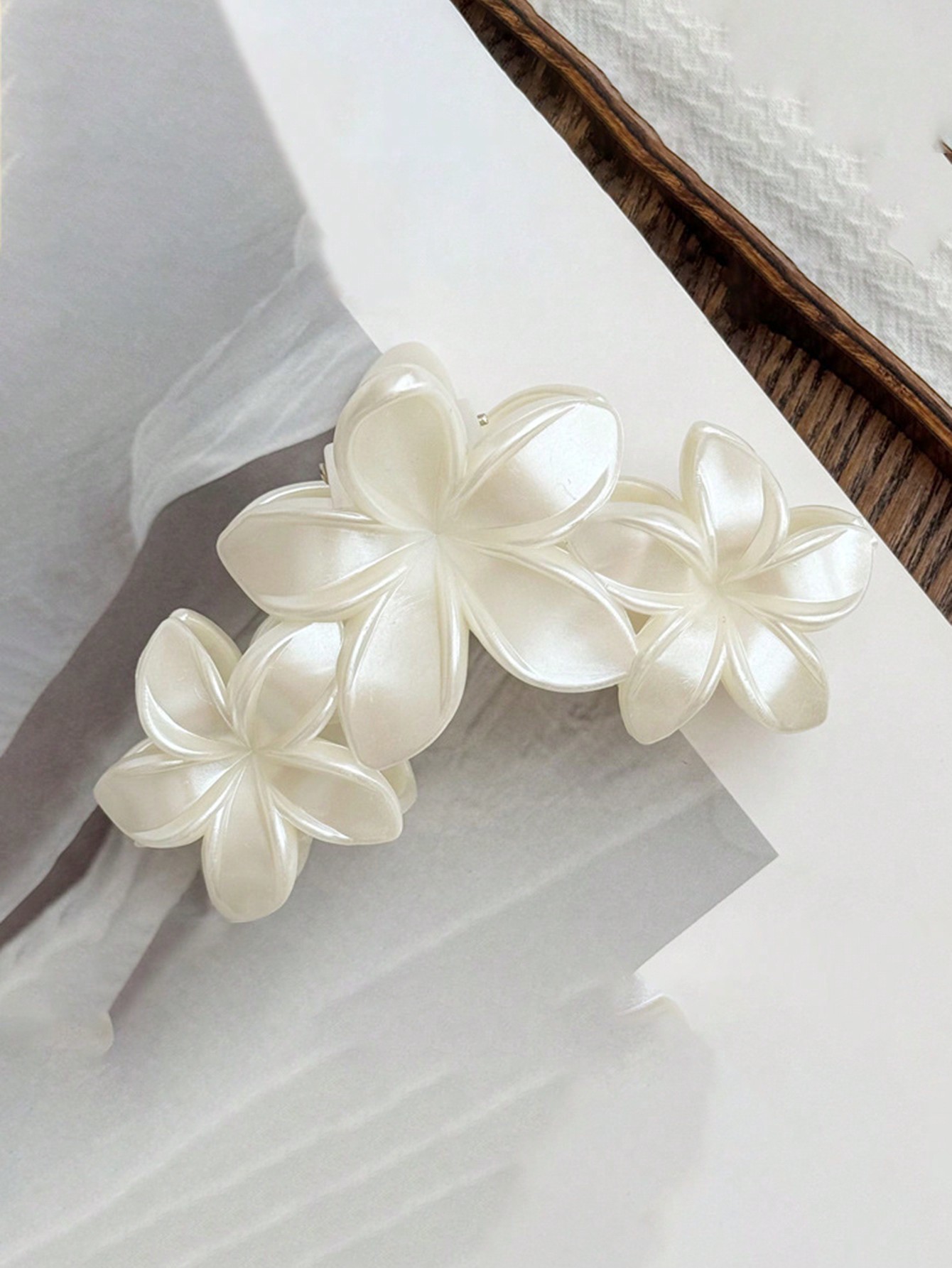 قطعة واحدة/قطعتان مشبك شعر أبيض مزخرف بزهور وخرز م...