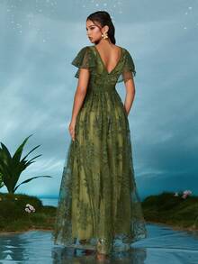 Sukienka z koronką z falbankami i haftem w serek, elegancka suknia dla druhny na Boże Narodzenie