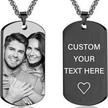 [Personalizado] Collar de acero inoxidable con fotografía personalizada grabada con láser para hombres, con texto personalizado. Colgante de etiqueta de perro personalizado de acero inoxidable para novio, regalo del día del padre para papá, disponible en negro, plata, oro y oro rosa, con estilos elegante, vintage, sencillo, unisex y casual. Regalo ideal para él, ella, novio, novia, papá, mamá, familia, amigos, mascotas, abuelos, hijo, hija para aniversarios, cumpleaños, uso diario, baile de graduación, día del padre, día de la madre, San Valentín, graduación, bodas, duelo